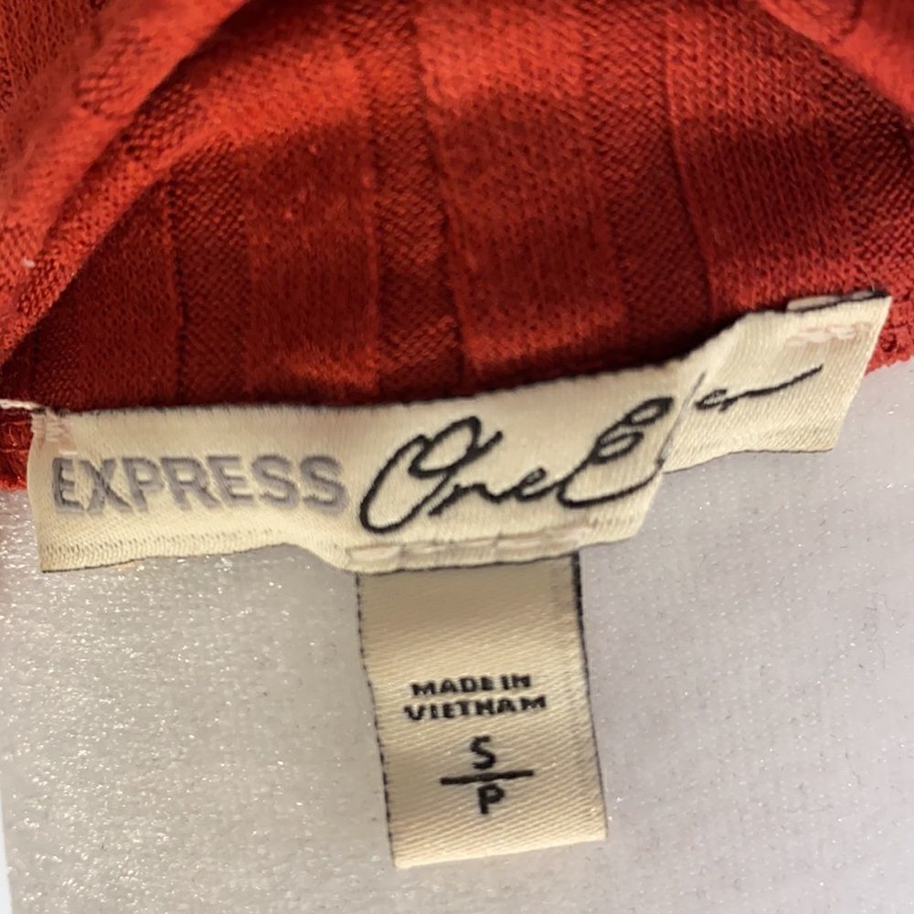 Express Top  - Picture 5 of 5